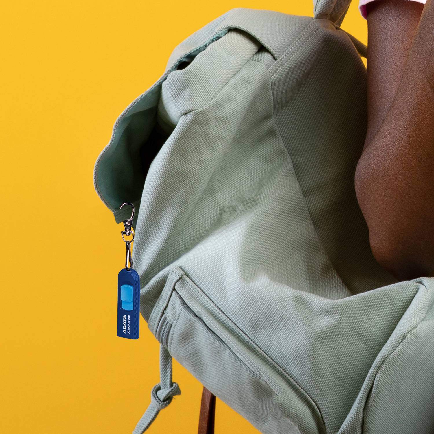 ADATA UC300 - USB-Flash-Laufwerk - 128 GB - USB 3.2 Gen 1 / USB-C - Schwarz - gr