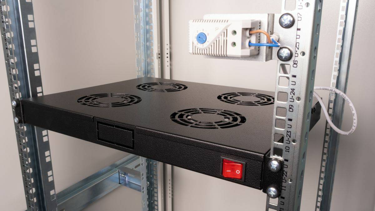 EQUIP - Lüftermodul 19"" für Serverschränke 4xLüfter RAL9005 - Zubehör Stromversorgung - 0,12 m