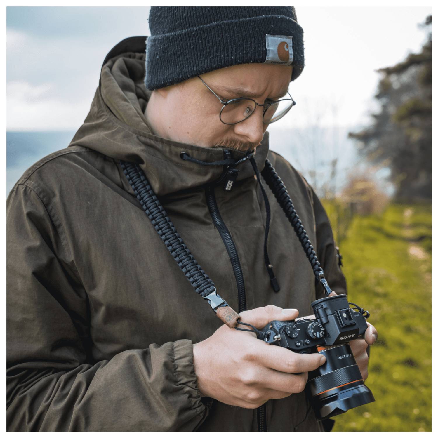 Kameragurt Traveler aus Paracord Red Dots retail