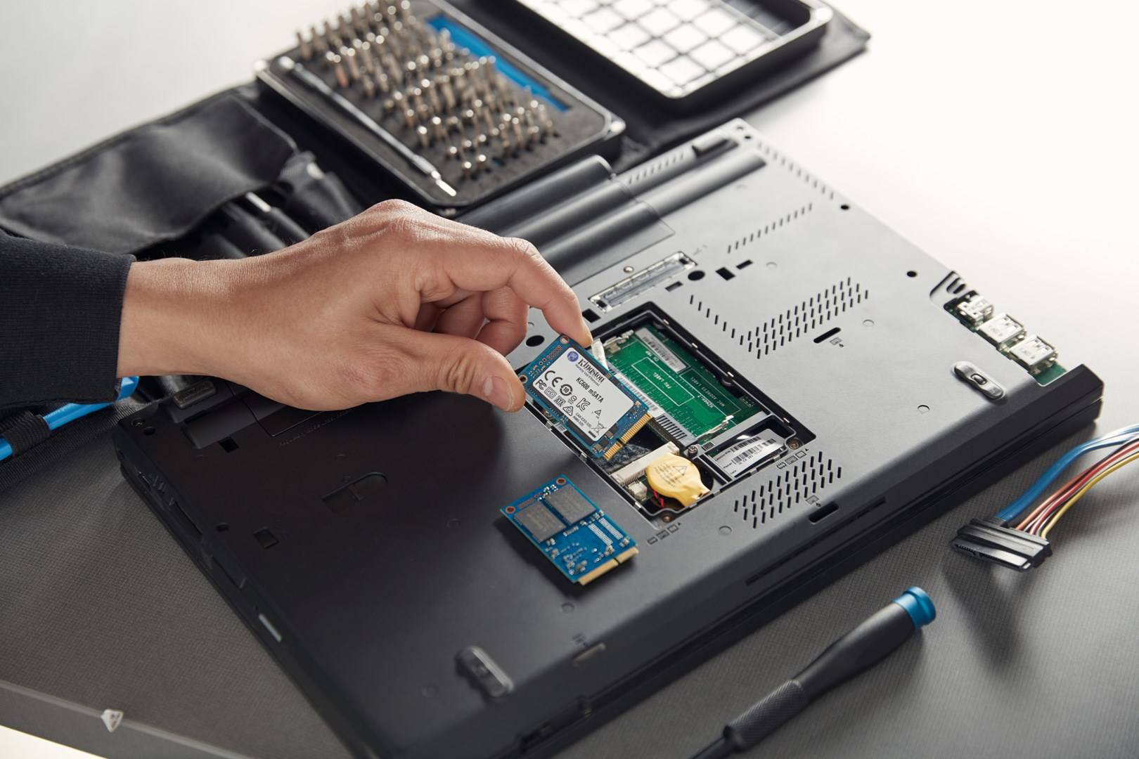 Kingston 256 GB Interne mSATA SSD SATA 6 Gb/s Retail SKC600MS/256G