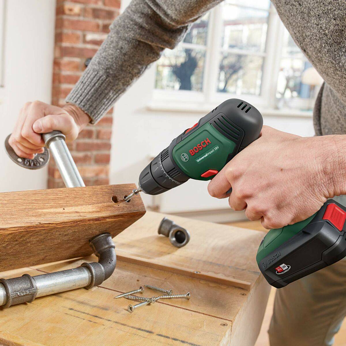 Bosch Home and Garden UniversalImpact 18V -Akku-Schlagbohrschrauber inkl. 2. Akku, inkl. Ladegerät, inkl. Koffer