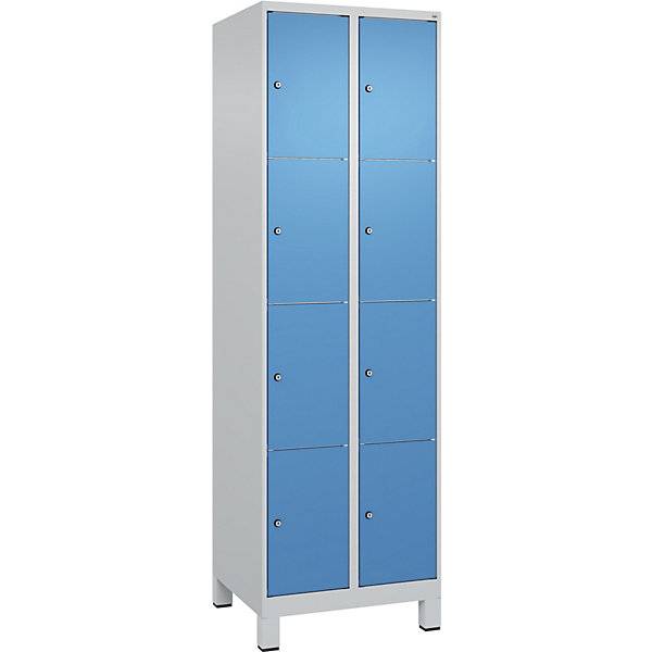 4er-Schließfachschrank Classic PLUS 2 Abteile lichtgrau / lichtblau B 600 mm 8 Fächer mit Füßen. C+P