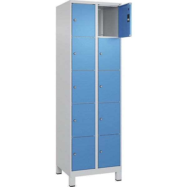 5er-Schließfachschrank Classic PLUS 2 Abteile lichtgrau / lichtblau B 600 mm 10 Fächer mit Füßen. C+P