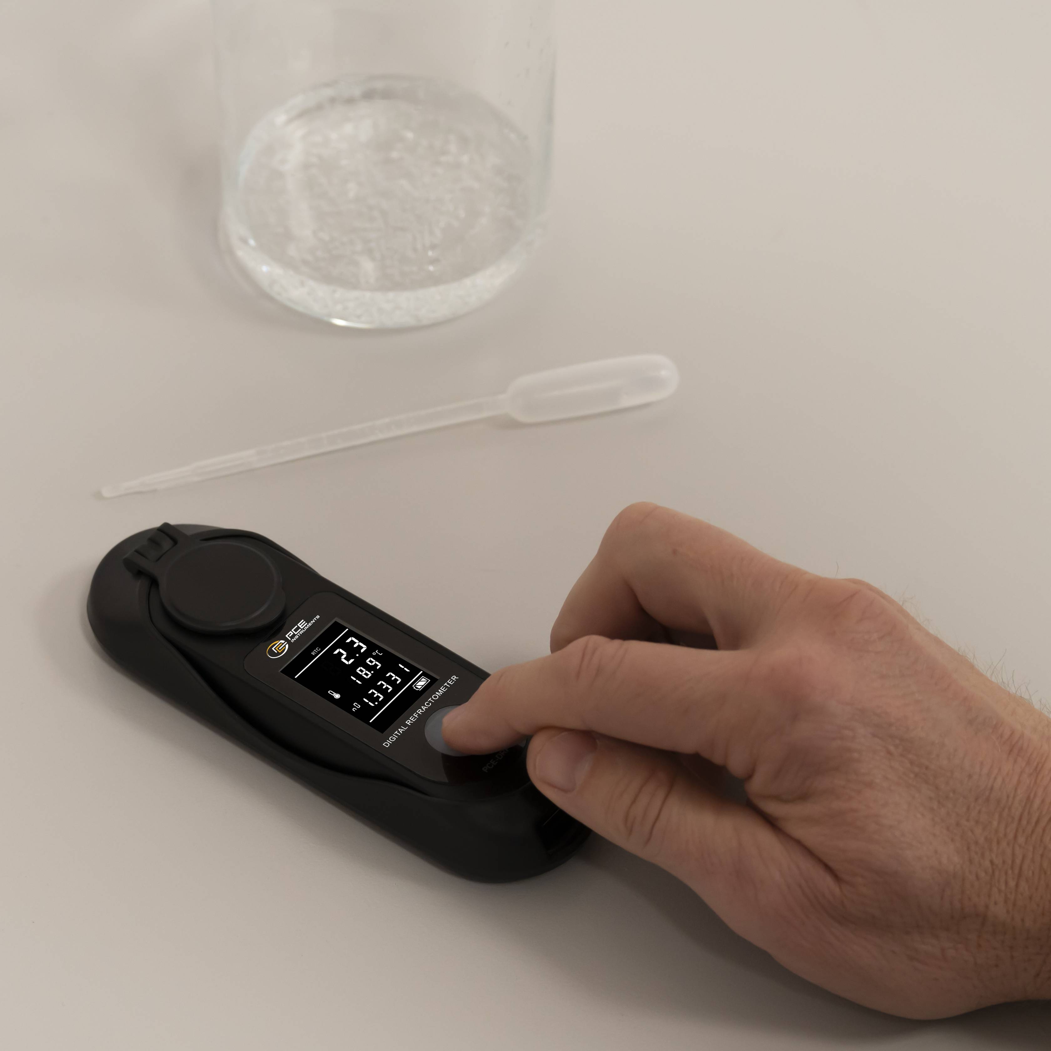 PCE Instruments PCE-DRF 8 PROFESSIONAL. CALIBRATED. EQUIPMENT. PCE-DRF 8