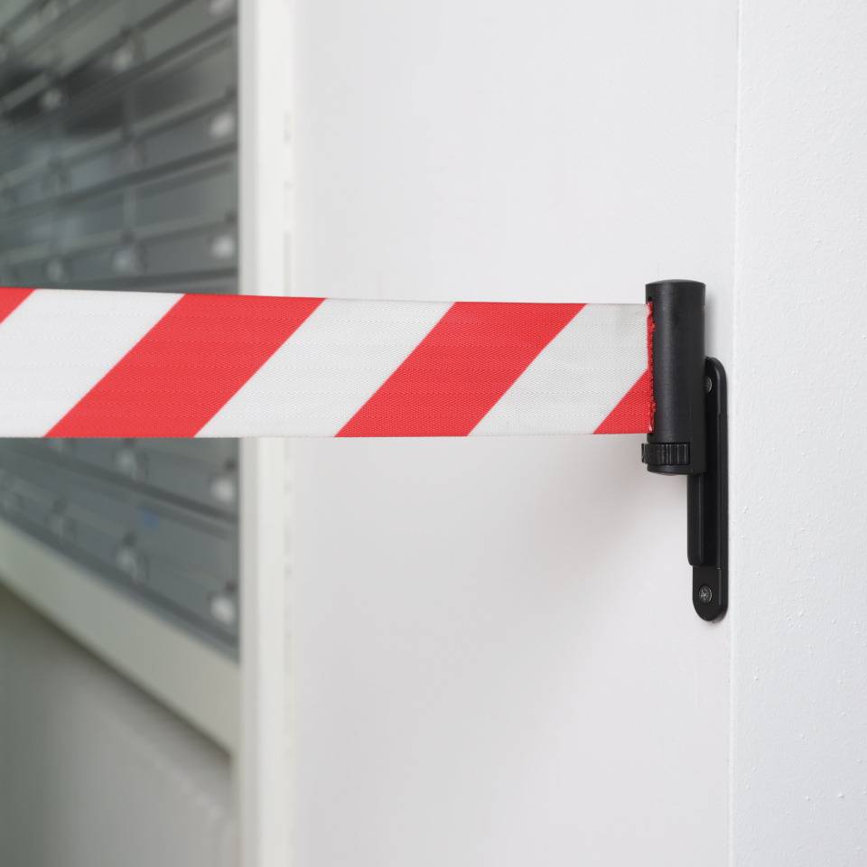 K.57 Wandclip, für Gurtendstück, schwarz, Kunststoff