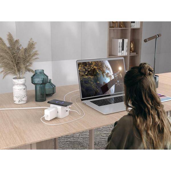 MICROCONNECT - Power Cube with Wireless Charging 3 Schuko outlets 2 - Steckdosenleiste