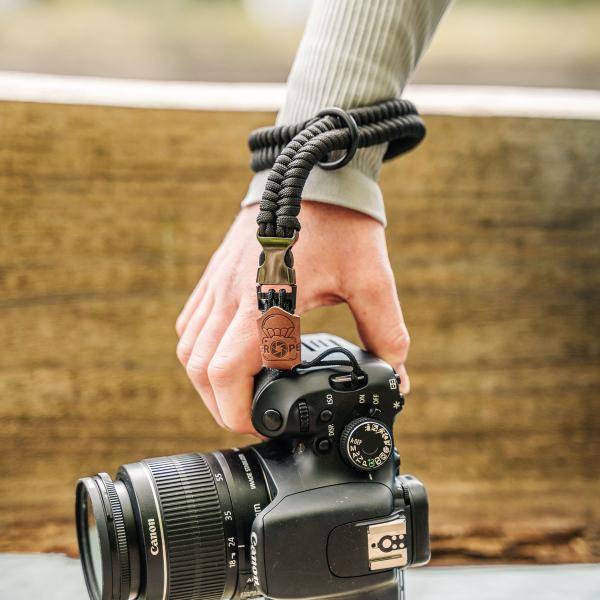 C-ROPE Kamera Handschlaufe Claw aus Paracord Olive retail