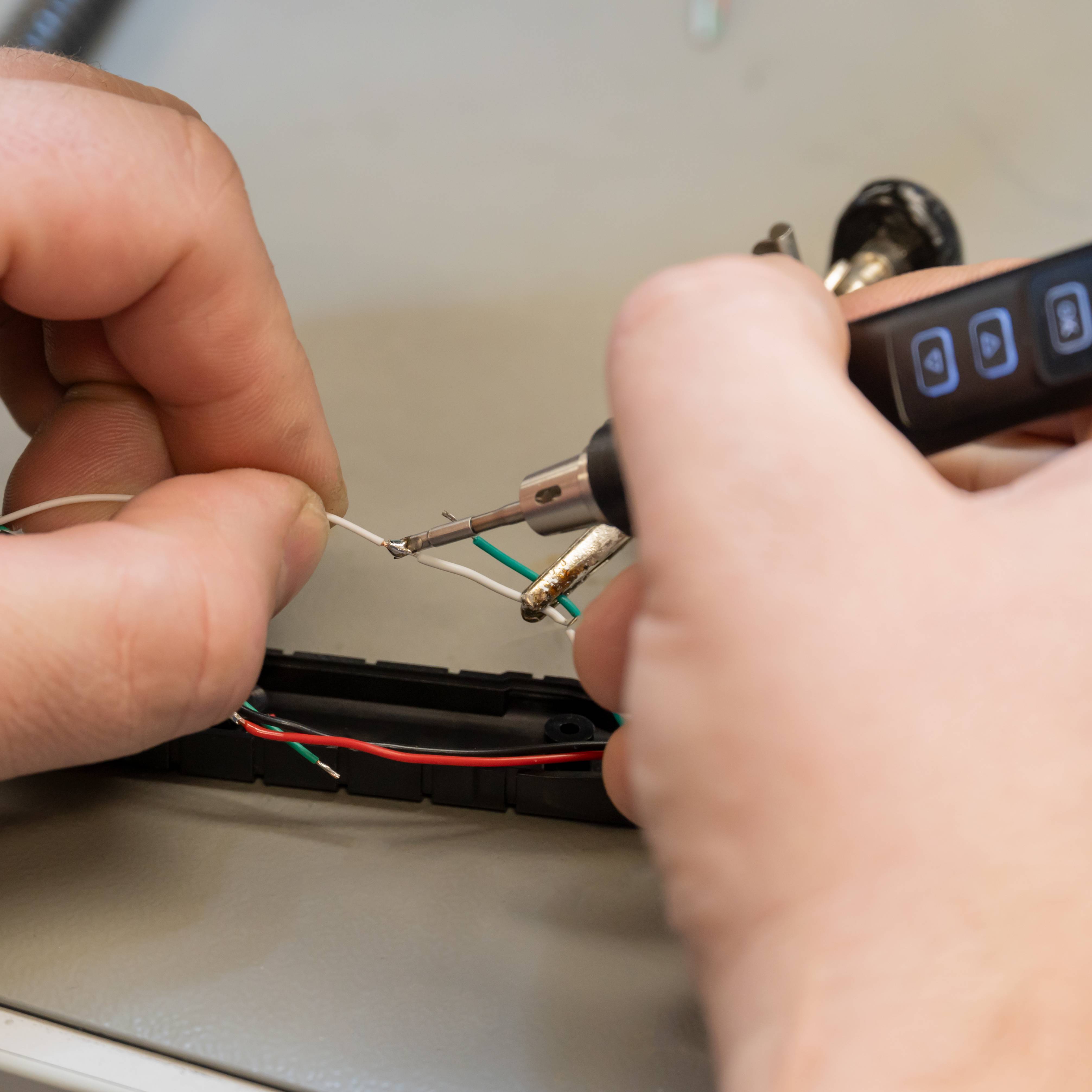 PCE Instruments Lötkolben PCE-ESI 450 |100 ... 450°C |Leistung 100W |6 wechselbare Lötspitzen |Aufheizzeit unter 5s