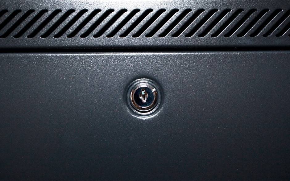 Danicom - 42 HE 19” Serverschrank, mit Glastür (BxTxH) 800 x 1200 x 2000mm