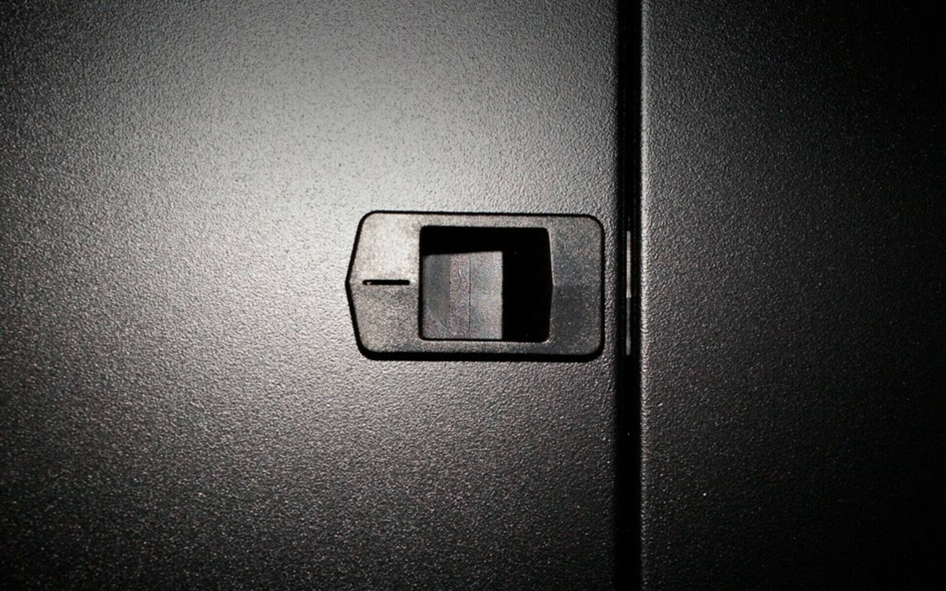 Danicom - 18 HE 19” Serverschrank, mit perforierter Fronttür (BxTxH) 600 x 600 x 1000mm