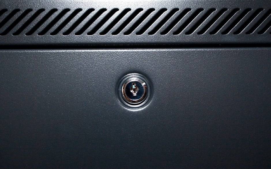 Danicom - 47 HE 19” Serverschrank, mit Glastür (BxTxH) 600 x 800 x 2200mm