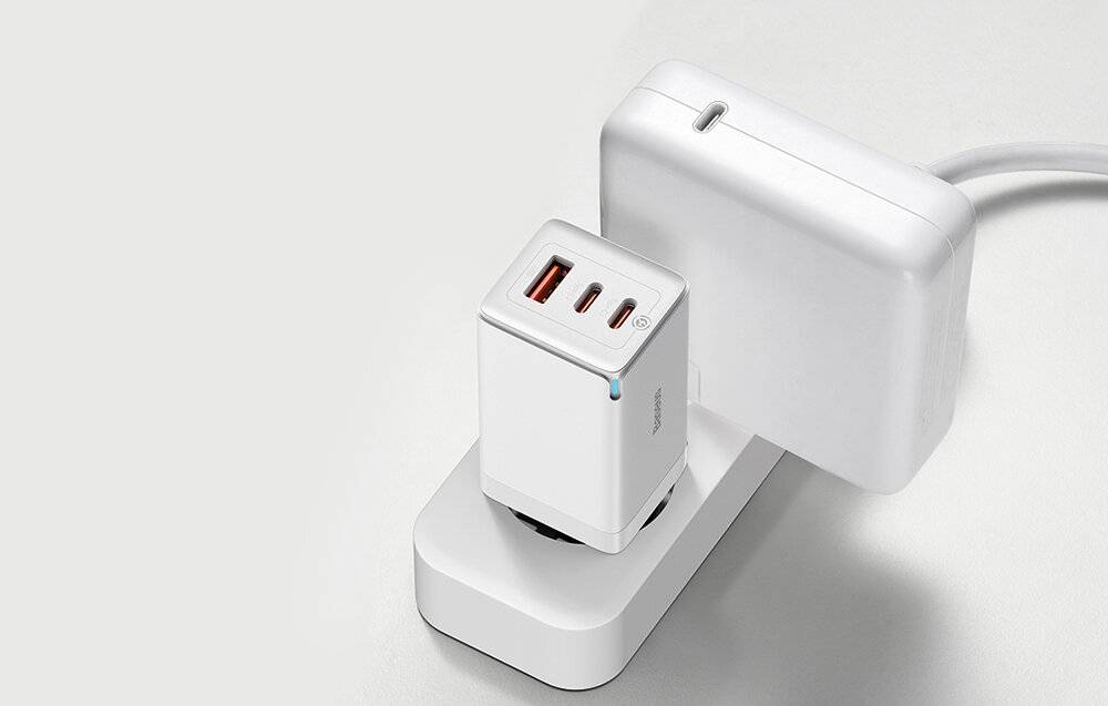 Wandladegerät Baseus GaN5 Pro 2xUSB-C + USB, 65W (weiß)