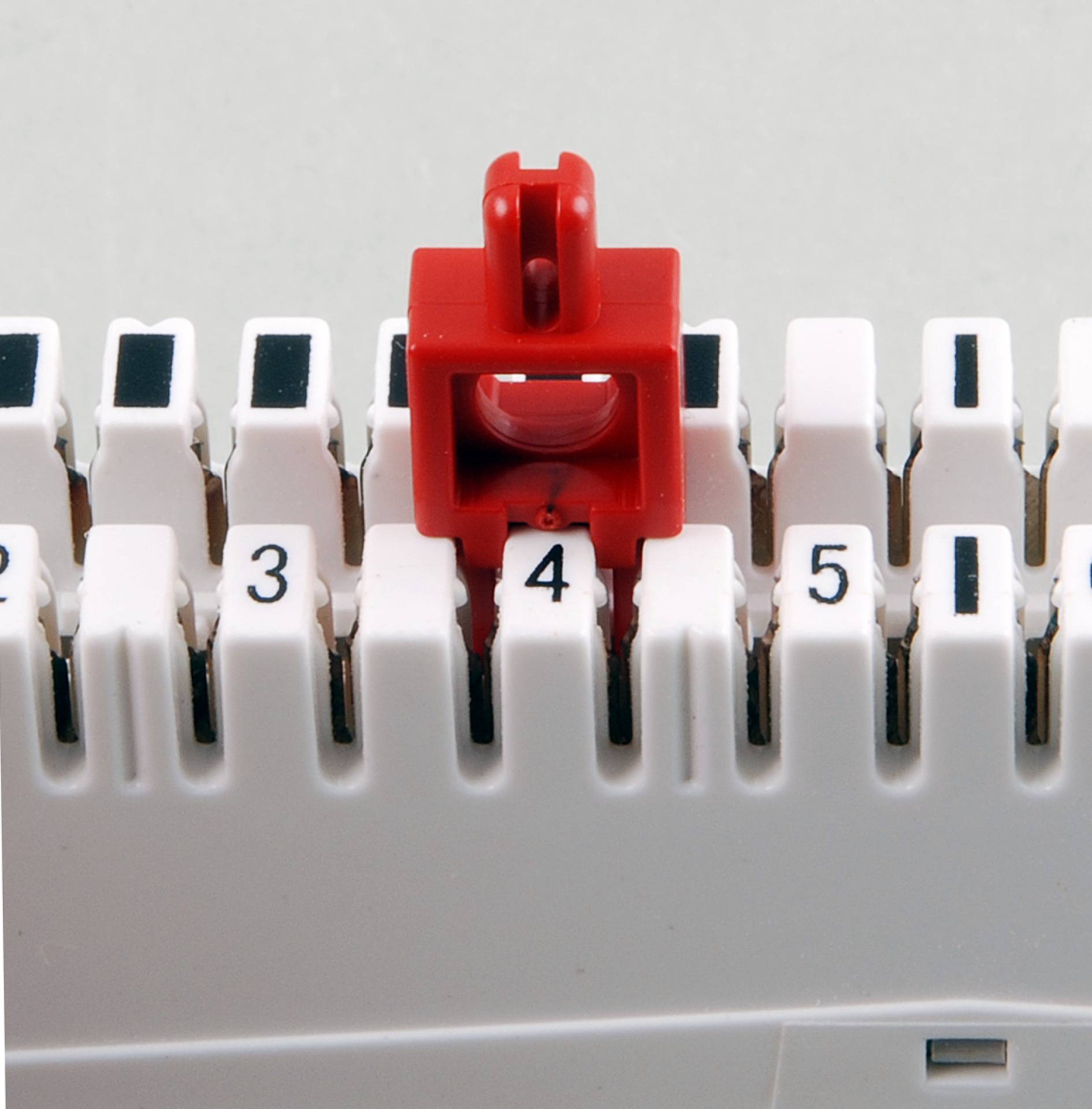 EFB-Elektronik 46154.1, Trennstecker 1DA rot