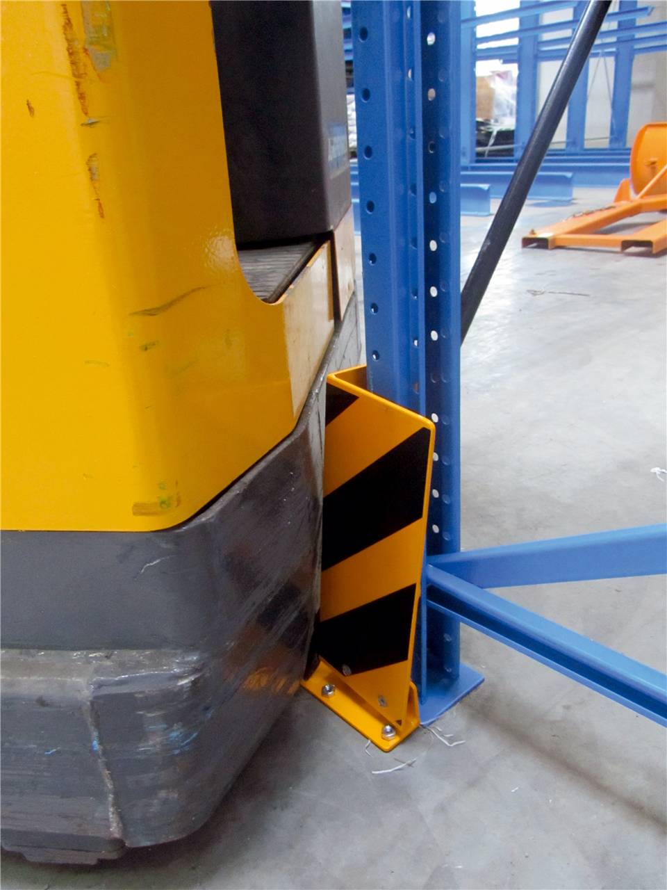 Schake 477_89BG Anfahrschutz zum Aufdübeln neigbar