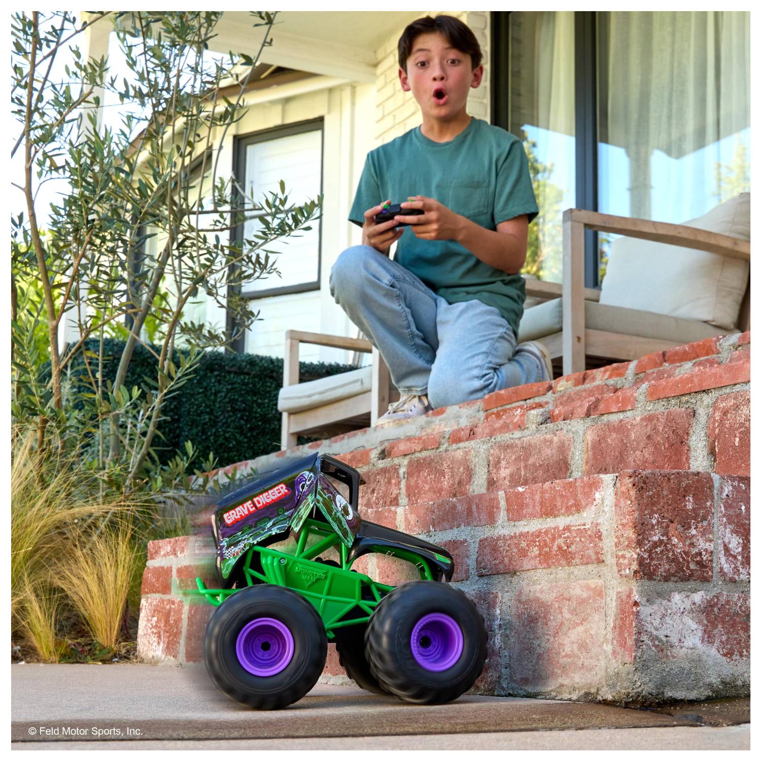 Spin Master Monster Jam - Smash 'n Bash Grave Digger, ferngesteuerter Monstertruck, der sich beim