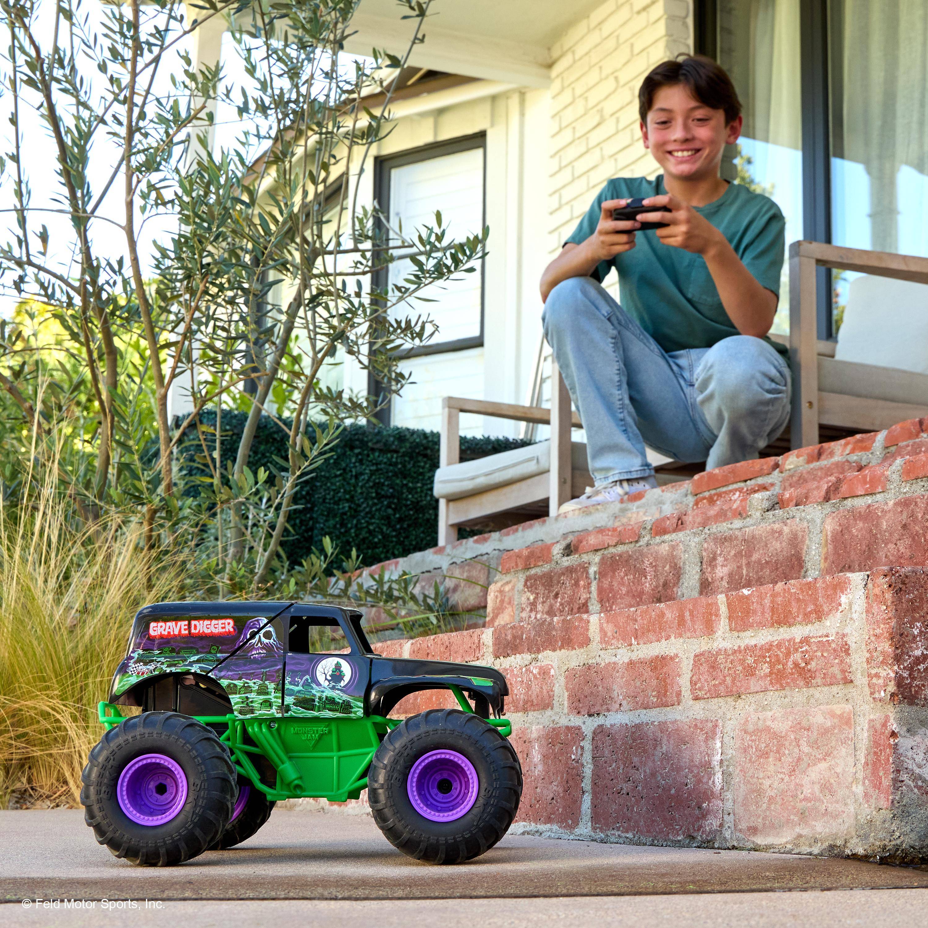 Spin Master Monster Jam - Smash 'n Bash Grave Digger, ferngesteuerter Monstertruck, der sich beim