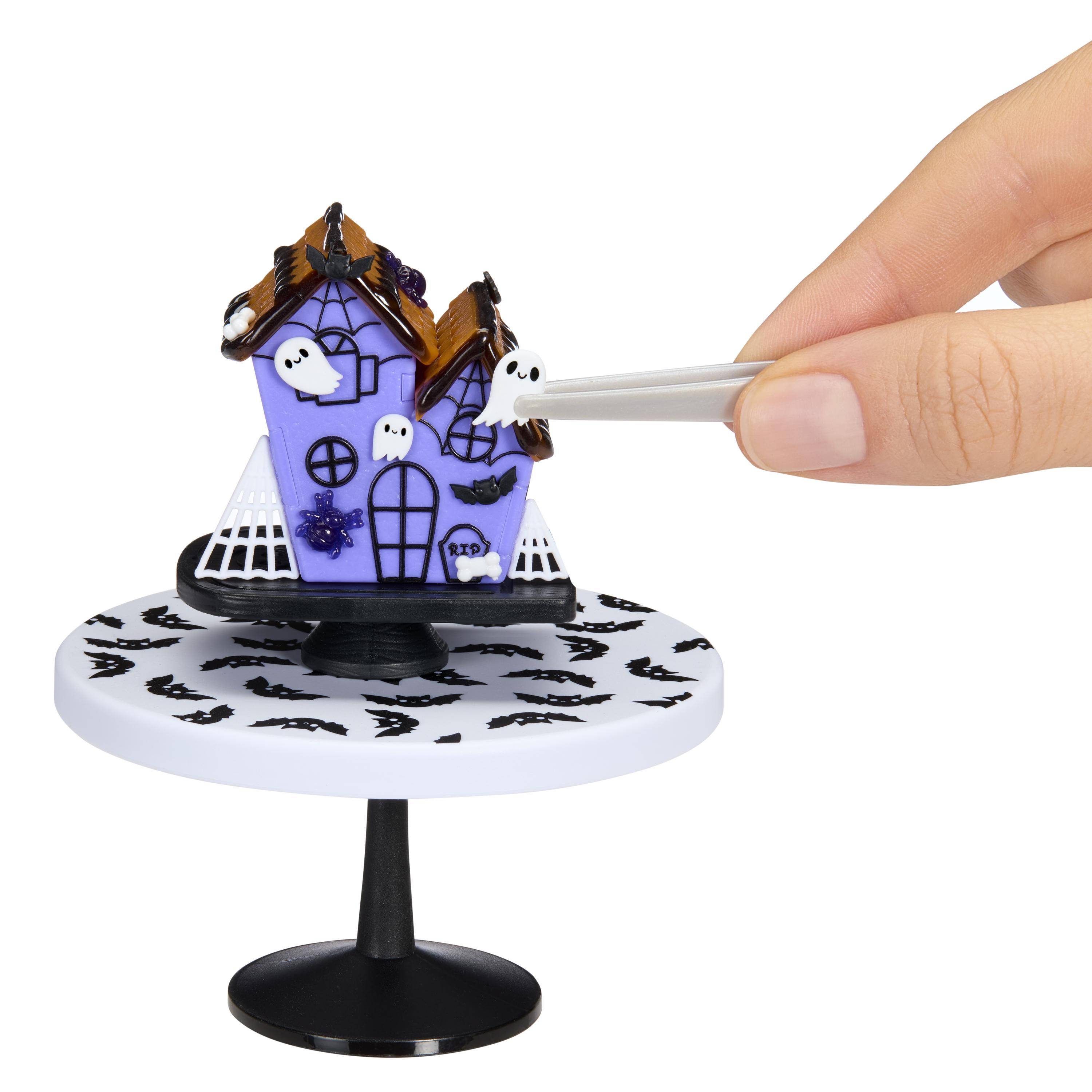 MGA Entertainment Inc. MGA's Miniverse - Make It Mini Halloween 2025 Beetlejuice Collectibles