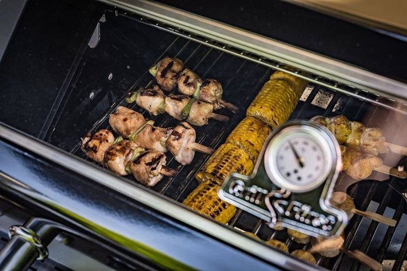 Grillfürst S330G 3-Brenner Gasgrill mit Seitenkocher und Gusseisen Rosten