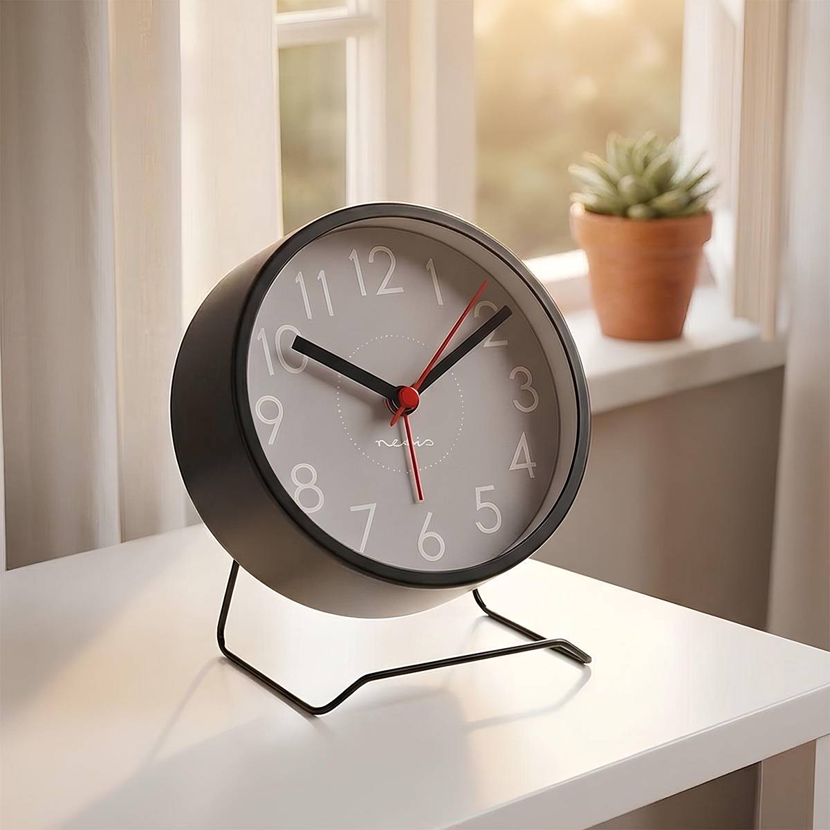 Runder Analogwecker mit Metallfuß und Snooze Funktion Schwarz