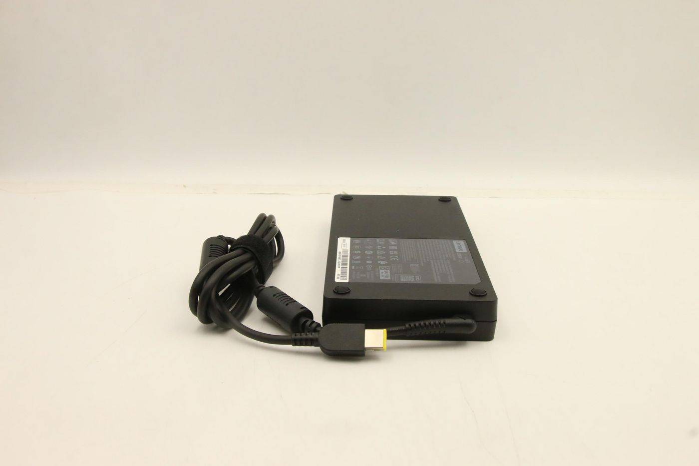 Lenovo Netzteil - Wechselstrom 100-240 V