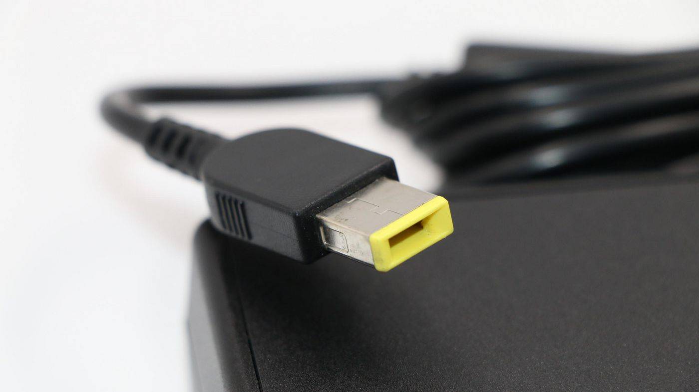 135W AC power adapter for