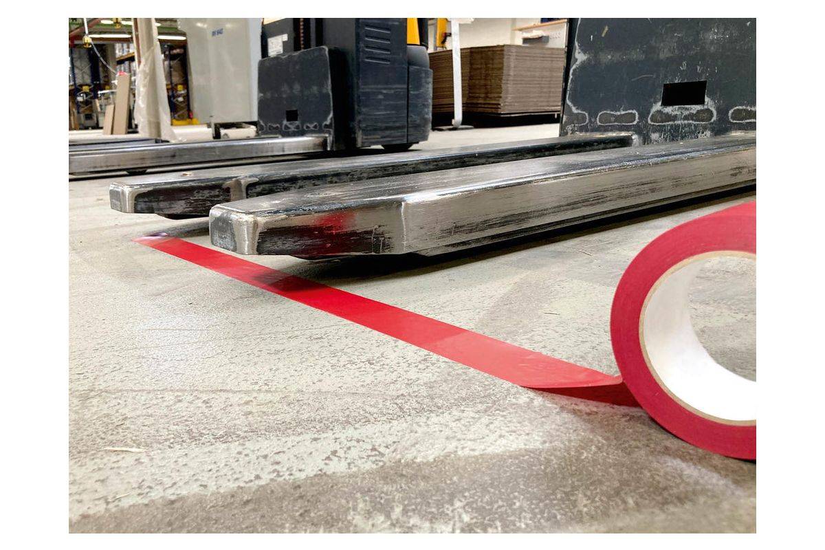 DURABLE Duraline Basic Bodenmarkierungsband 50 mm x 33 m rot 104403
