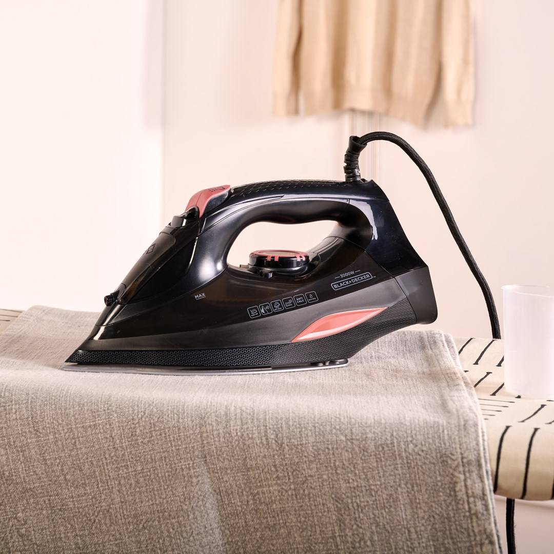 Black+Decker BXIR3000E Steam Iron 3000 W 0.40 L tank 200 g/min steam boost 45 g/min