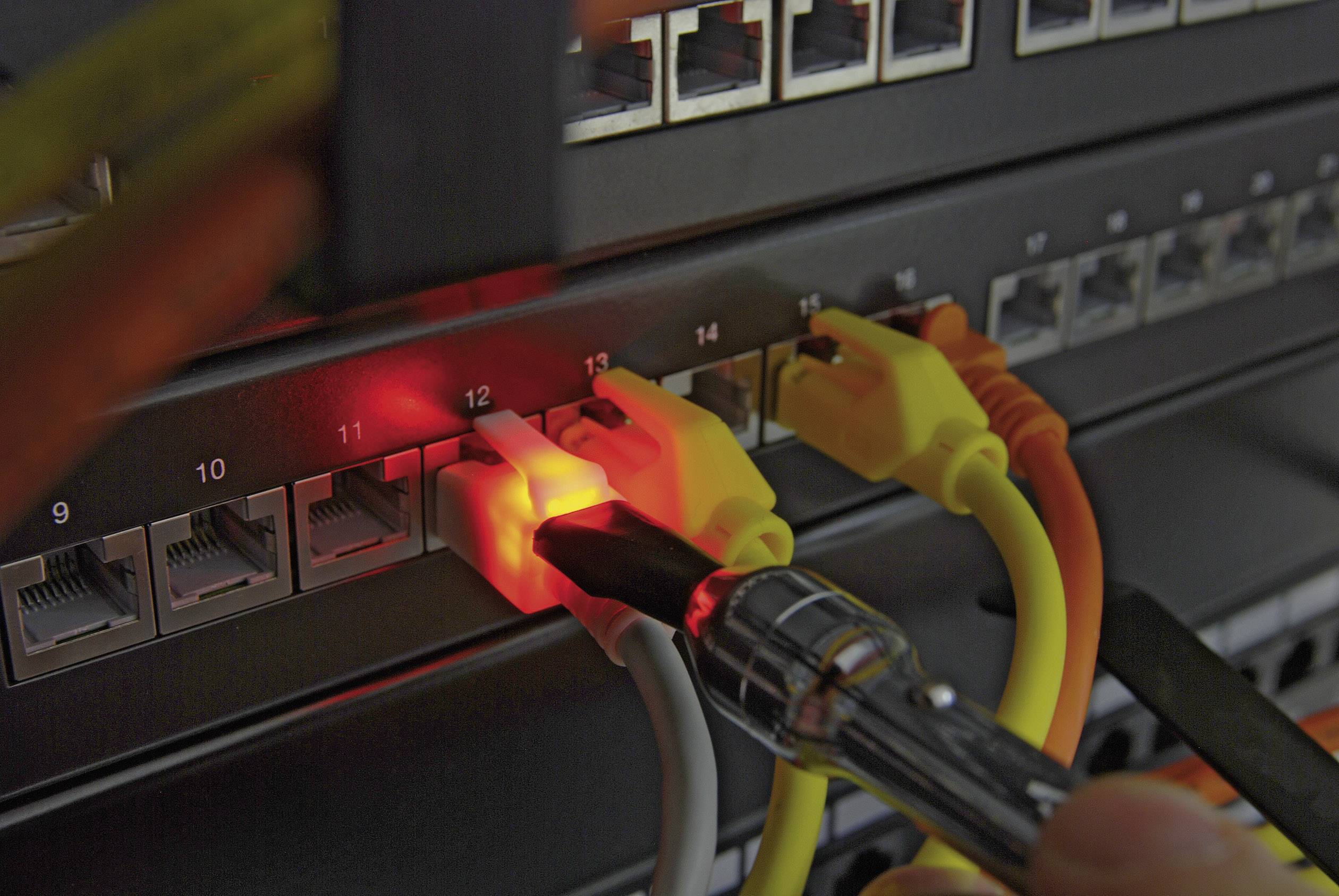 EFB Elektronik DCK1001WS.5 RJ45 Netzwerkkabel, Patchkabel CAT 6a S/FTP 5.00 m Weiß mit LED, Flammwidrig, mit Rastnasenschutz 1 St.