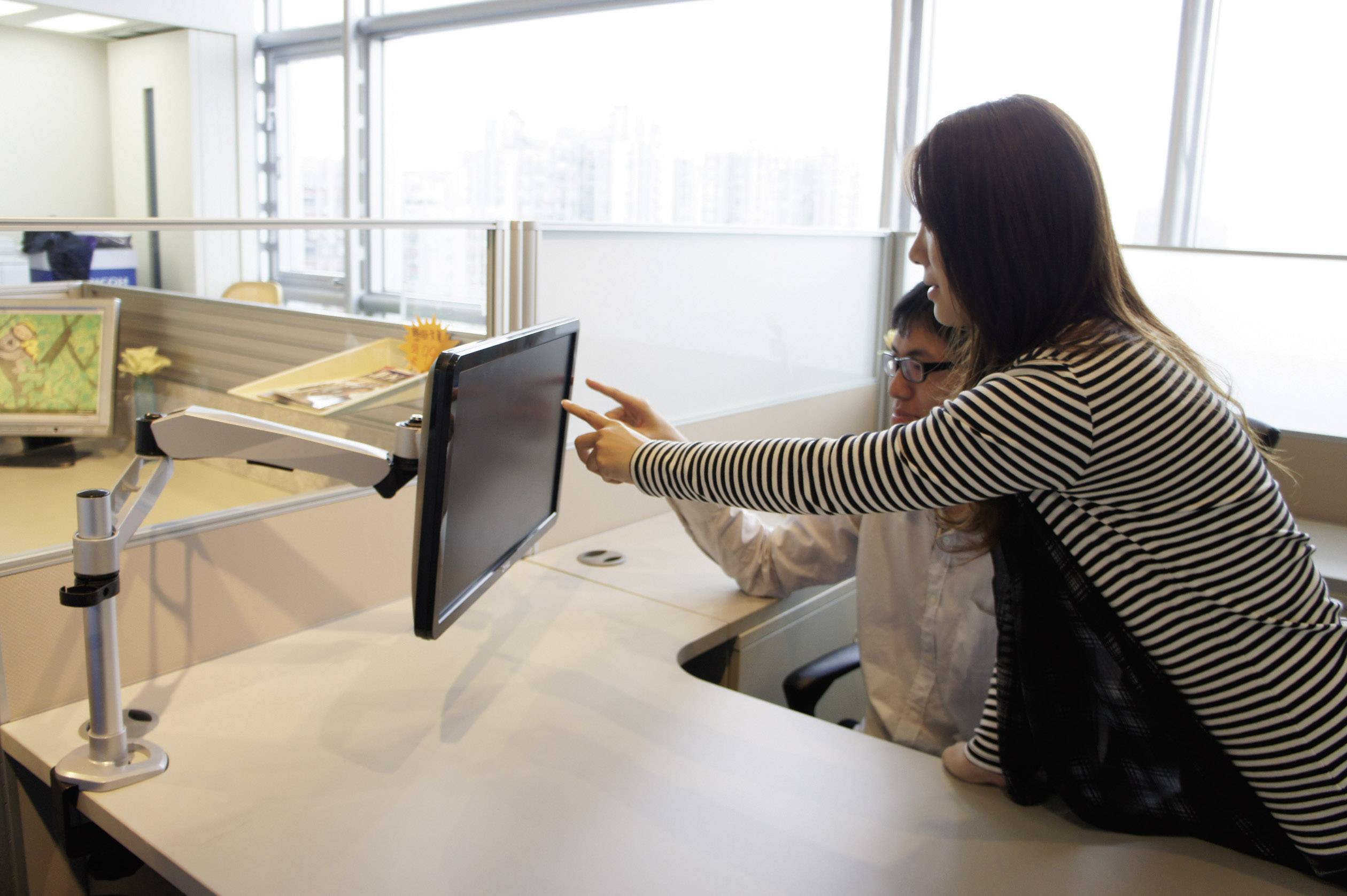 SpeaKa Professional Monitor-Tischhalterung SP-3947564 SuperFlex 1 Display(s) 25,4 cm (10") - 68,6 cm (27") Schwarz, Silber Höhenverstellbar