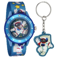 Kinderarmbanduhr mit Textilarmband und Schlüsselanhänger Motiv Astronaut Blau - 2-LD5139-1 Ostergeschenk Kinderarmbanduhr mit Textilarmband und Schlüsselanhänger Motiv Astronaut Blau - 2-LD5139-1 Ostergeschenk