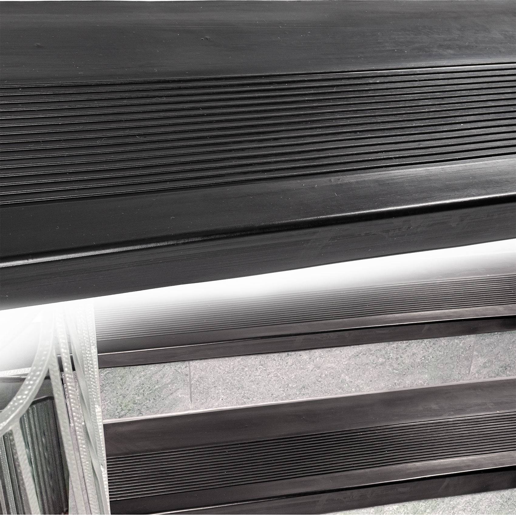 Stufenmatten Gummi Feinriefen Schwarz 90x30x4cm