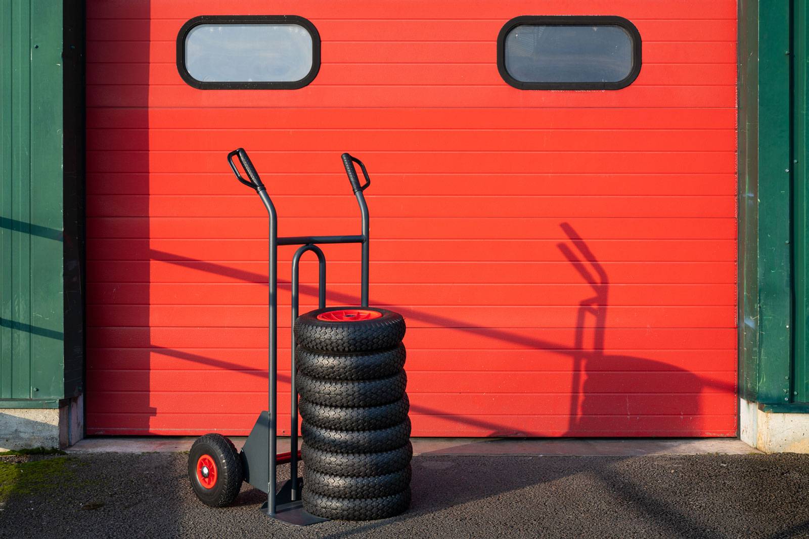 FIMM Sackkarre DBA mit unterstützender Kippfunktion Tragkraft 350kg und 260mm pannensichere Reifen