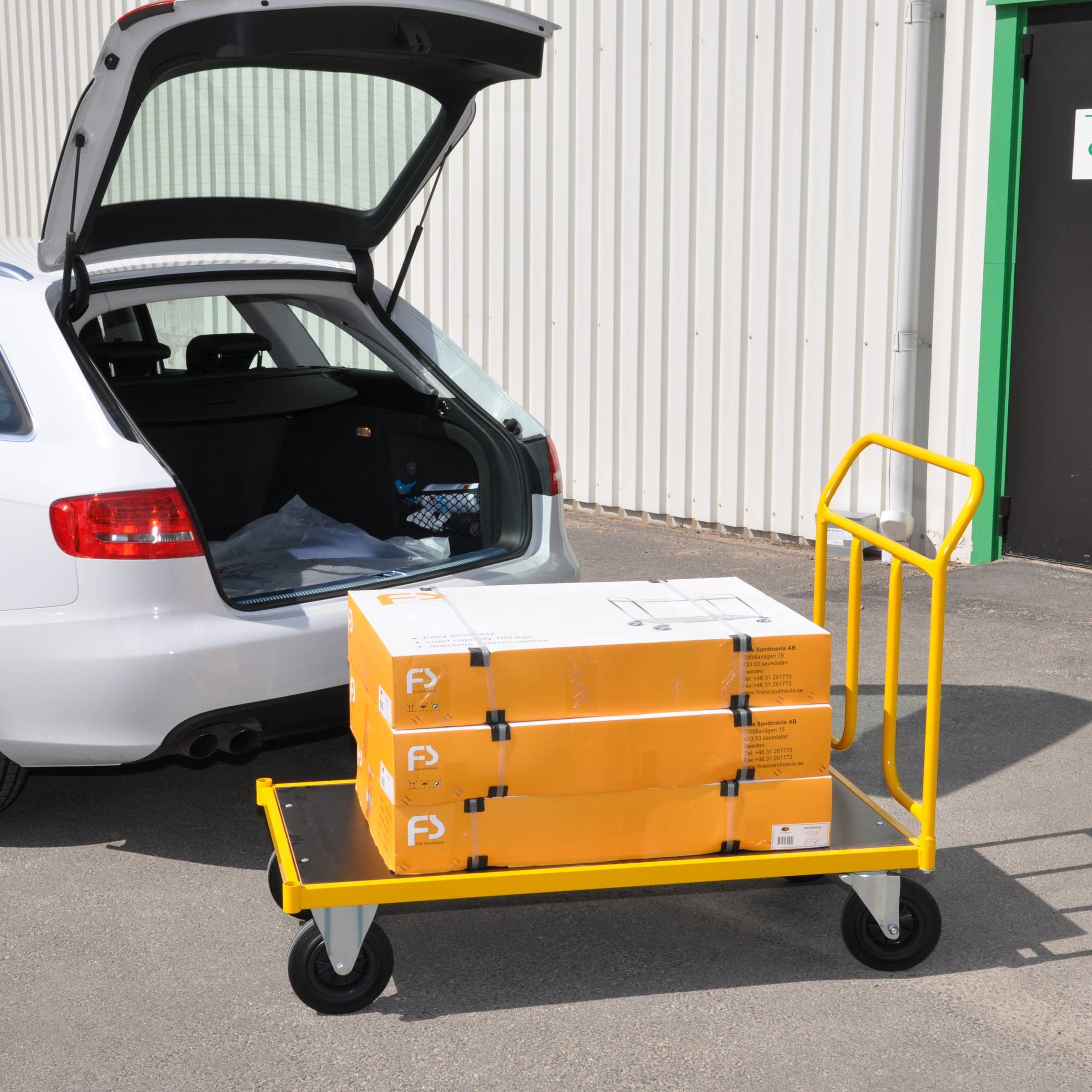 Kongamek Plattformwagen pulverbeschichtet mit Ladefläche 700x454mm aus MDF, Schiebebügel und Luftbereifung ohne Bremse