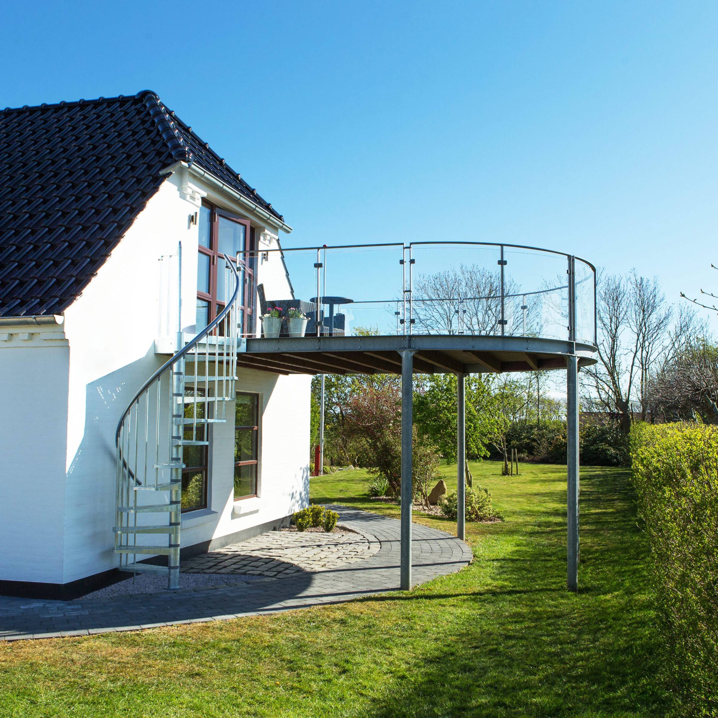 Dolle Aussentreppe Gardenspin 266,5-305,5cm Geschosshöhe 12 Stufen Metall gelocht Aussen-Ø125cm