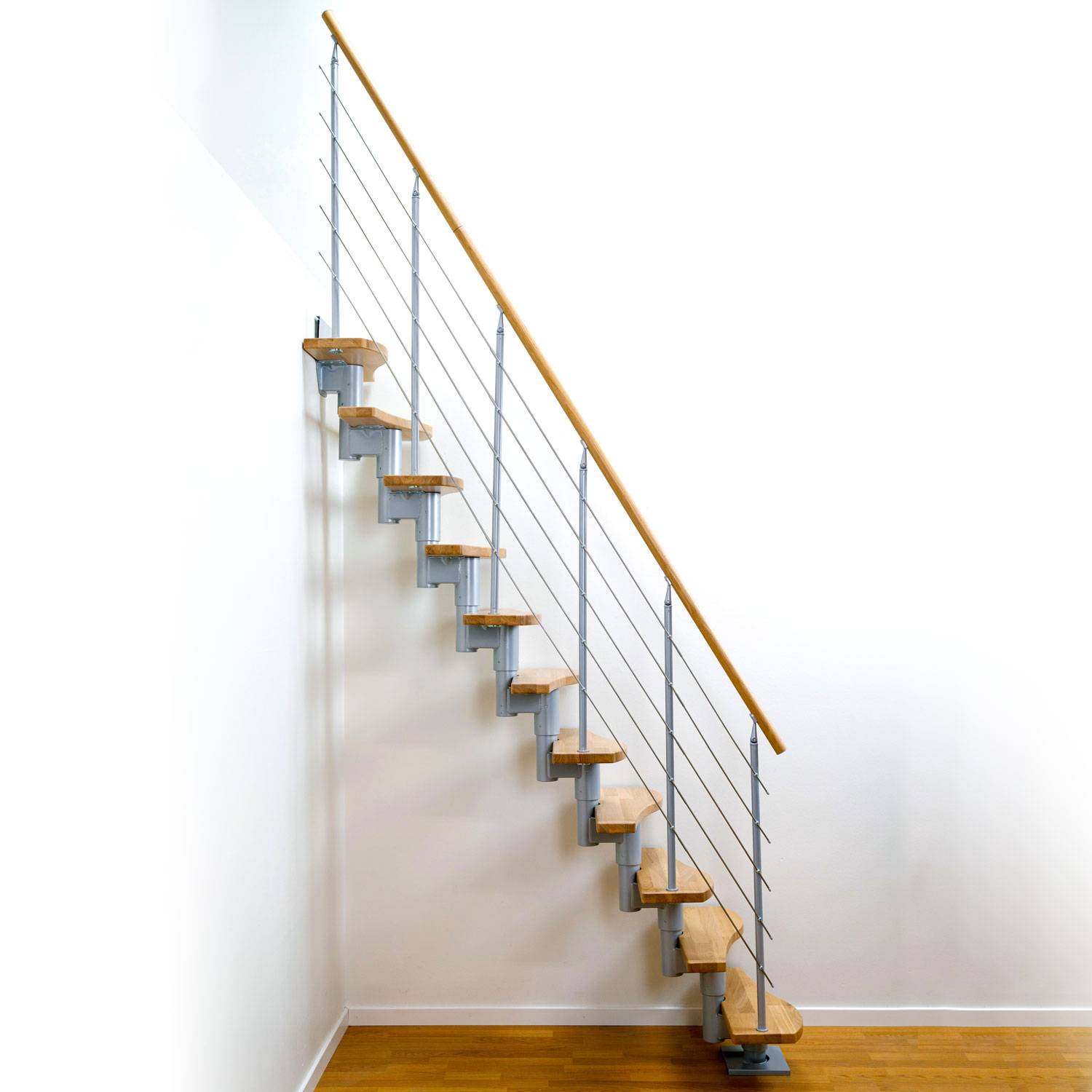 Dolle Mittelholmtreppe Basel Buche, lackiert 64 cm breit für Geschosshöhen 258 – 315 cm UK Metall Perlgrau inkl. einseitigem Designgeländer