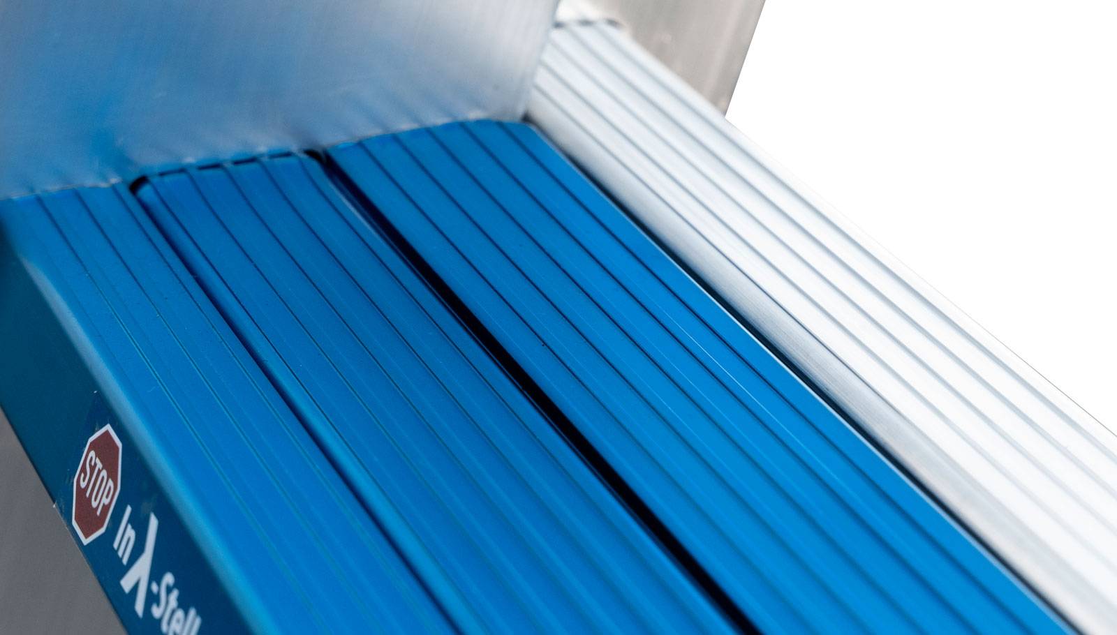 Iller Stufen Mehrzweckleiter ERGO Plus mit plattformartigen Standflächen 3x12 Stufen