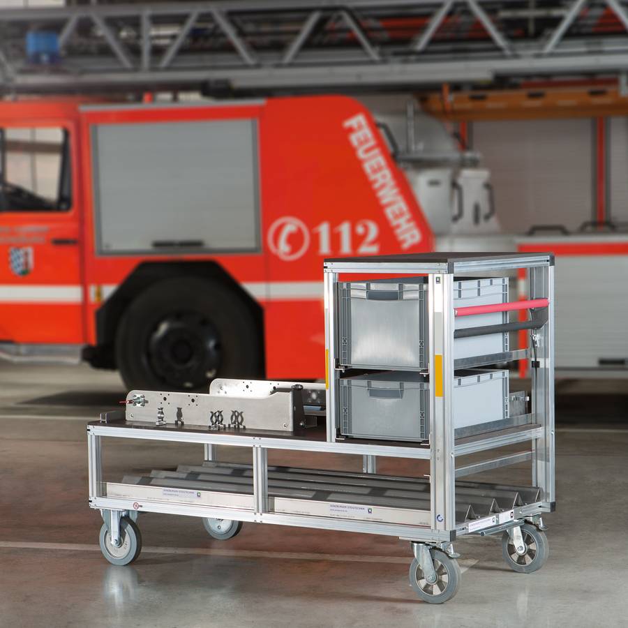 MUNK Rettungstechnik Rollcontainer Tragkraftspitze mit liegenden Saugschläuchen