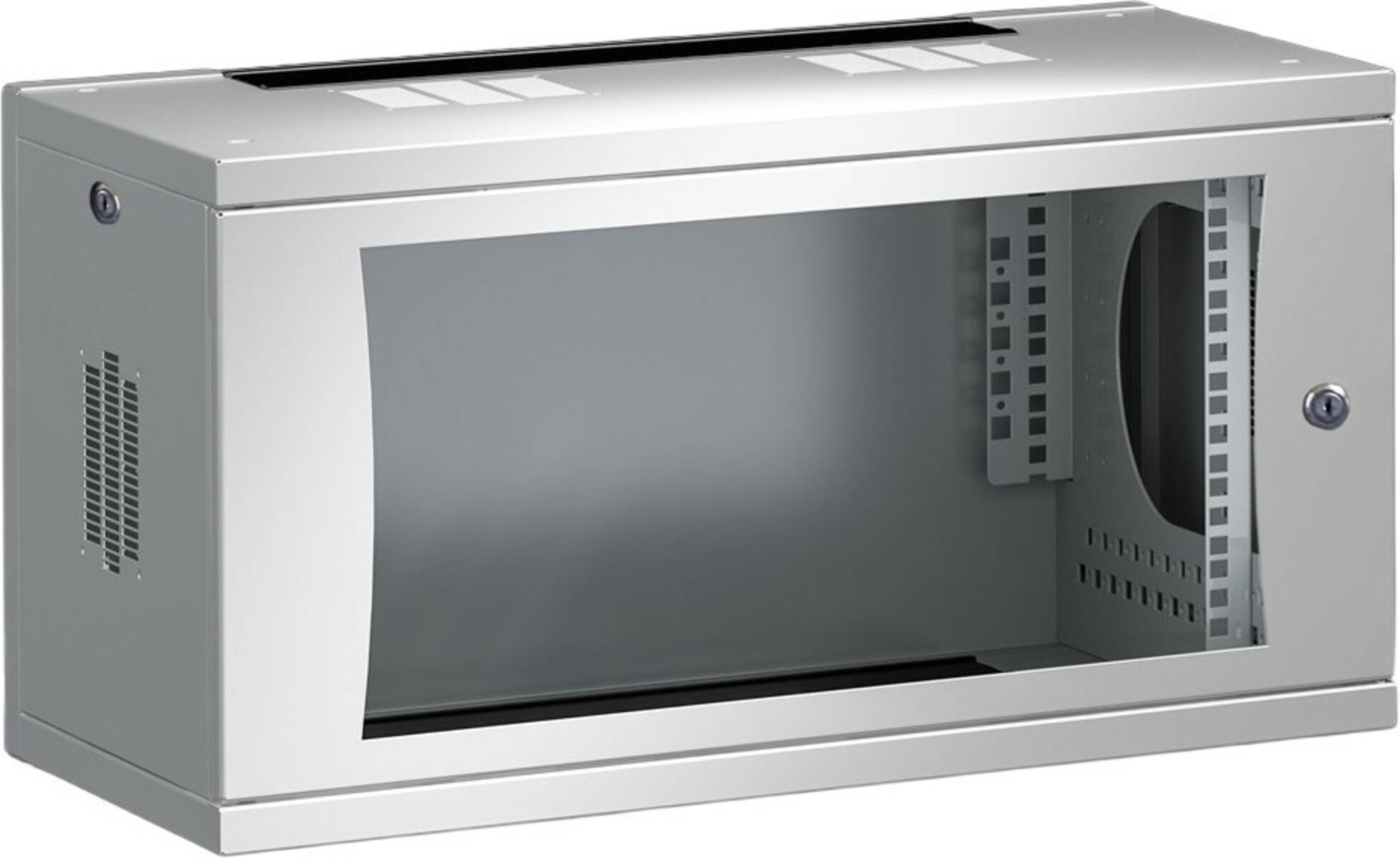 Leerer wandmontierter Metallgerätegehäuse mit Glastür vorne, geöffnet, um die inneren Befestigungsschienen und Kabelöffnungen zu zeigen.