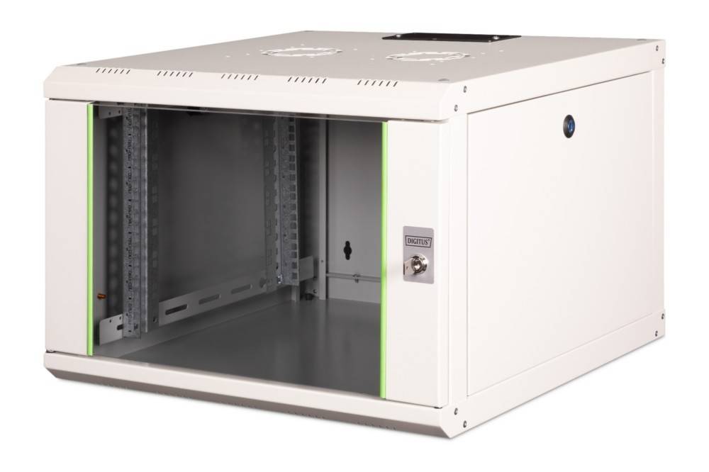 Offener, weiß montierter Wandserver-Schrank mit Frontzugriffstür, leerem Innenraum und Belüftungsschlitzen oben.
