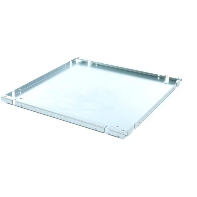 Ein flaches Metallmontage-Tablett oder Rahmenpaneel mit erhöhten Kanten, dargestellt auf weißem Hintergrund.