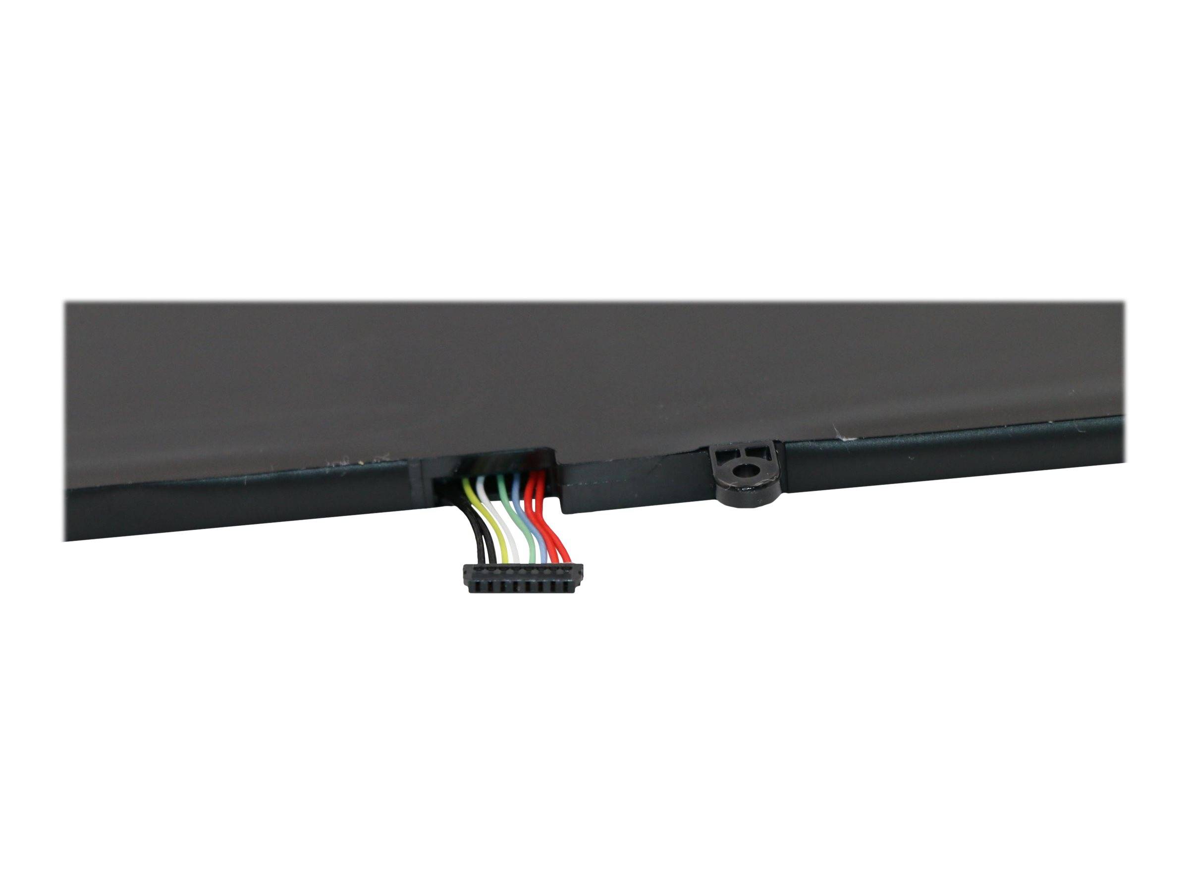 Nahaufnahme einer schwarzen elektronischen Komponente oder eines Akkupacks mit einem kleinen mehrfarbigen Steckverbinder, der von unten herunterhängt.