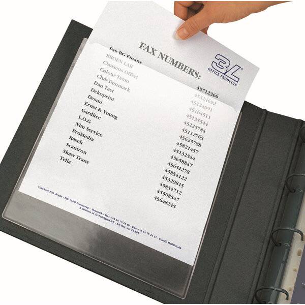 Hand, die ein Blatt „FAXNUMMERN