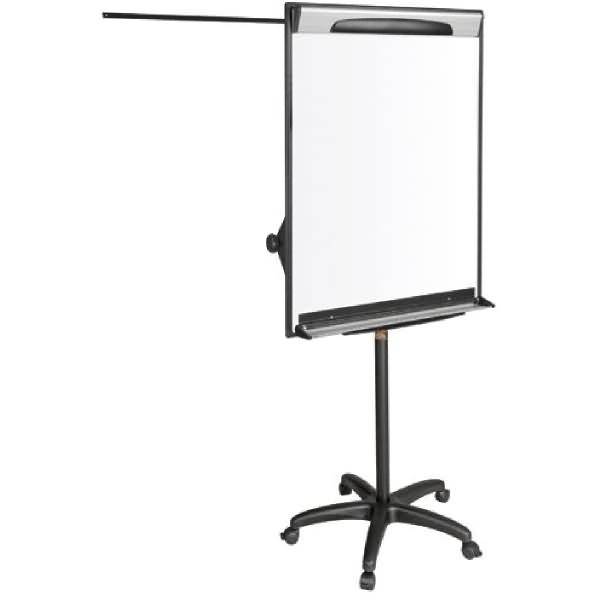 Tragbares Flipchart-Stativ mit leerem Whiteboard-/Papierblock auf schwarzem verstellbarem Ständer mit Rollen.