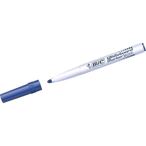 Whiteboard-Marker mit blauer Kappe entfernt, zeigt die Marker-Spitze auf weißem Hintergrund.