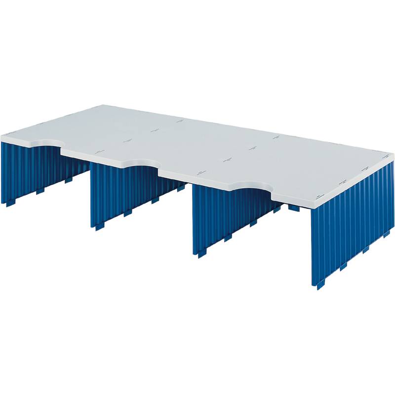 Illustration einer weißen rechteckigen Panelplattform mit drei blauen gerippten Stützabschnitten darunter, perspektivisch auf weißem Hintergrund dargestellt.