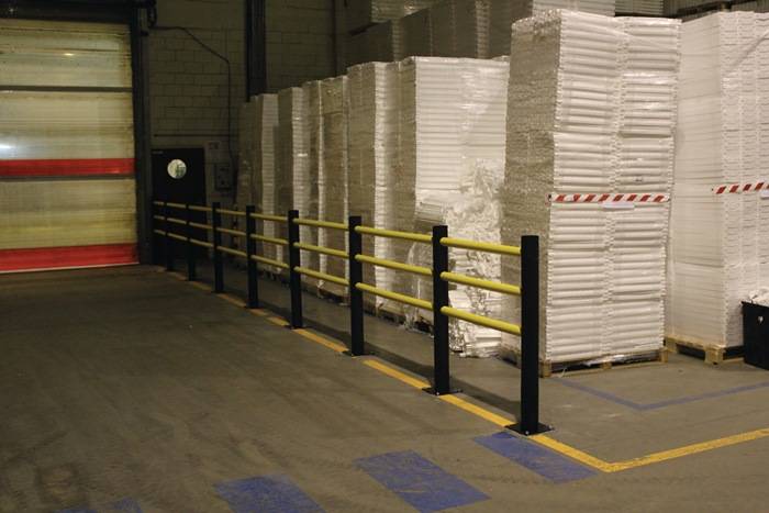 Mittelpfosten f.Sicherh.-Geländer H.1200mm f.3 Balken schwarz f.Außenber.D-FLEXX