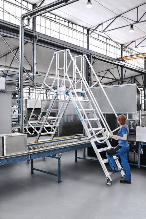 Überstieg 60Grad m.eins.Handlauf Stufen-B.1000mm lichte H.2630mm A.3730mm ZARGES