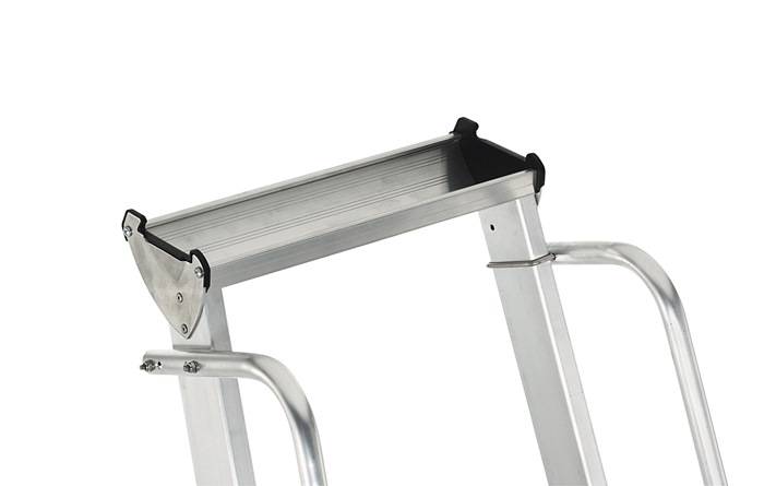 Stufenstehleiter 4 Stufen Alu.Gesamt-H.2200mm o.Rl.ZARGES