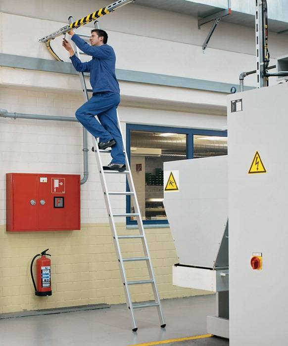 Anlegeleiter 16 Stufen Alu.elox.Arbeits-H.b.ca.5450mm Stufen m.Kunststoffeinlage