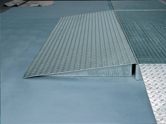 Auffahrrampe STA verz.f.Flachwannen L2470xB850mm